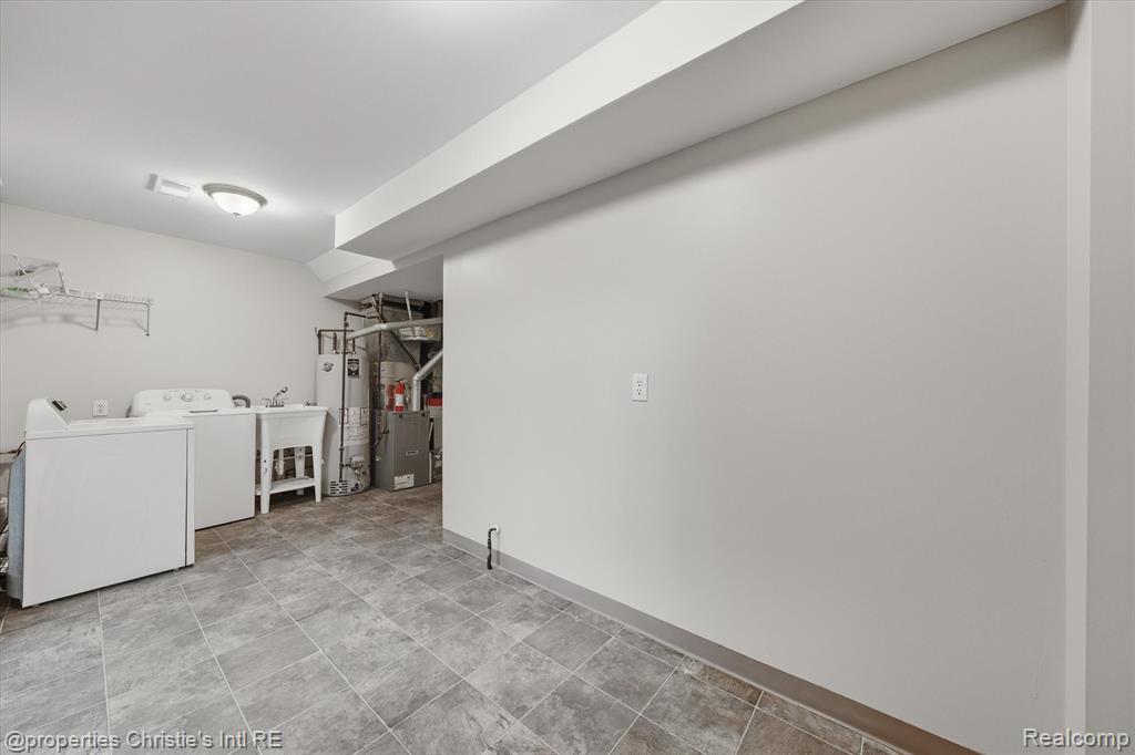 483 W Lincoln Avenue, Madison Heights, MI 48071 — Photo 14