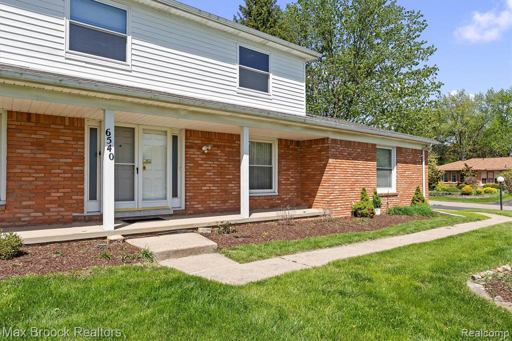 6540 Alderley Way, West Bloomfield, MI — Photo 8