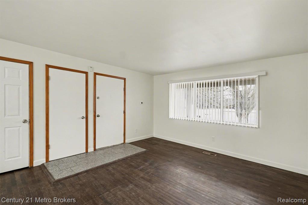 3509 Ridgecliffe Drive, Flint, MI 48532 — Photo 8