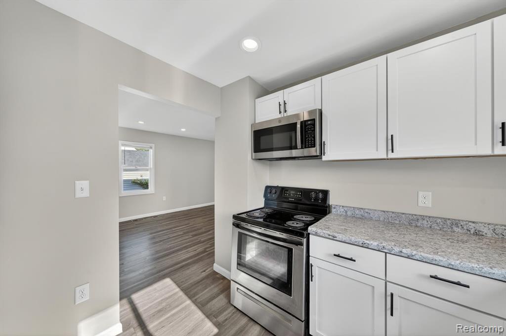 453 MANATEE Avenue, Hazel Park, MI 48030 — Photo 12