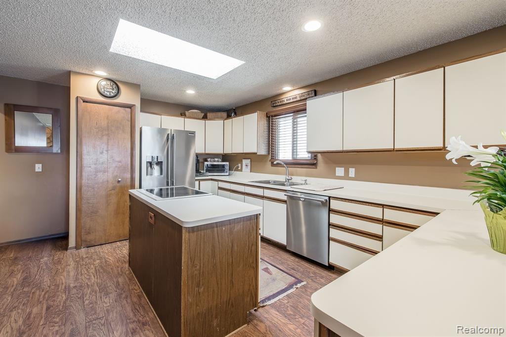 4830 SHERWELL Drive, Waterford, MI 48327 — Photo 9