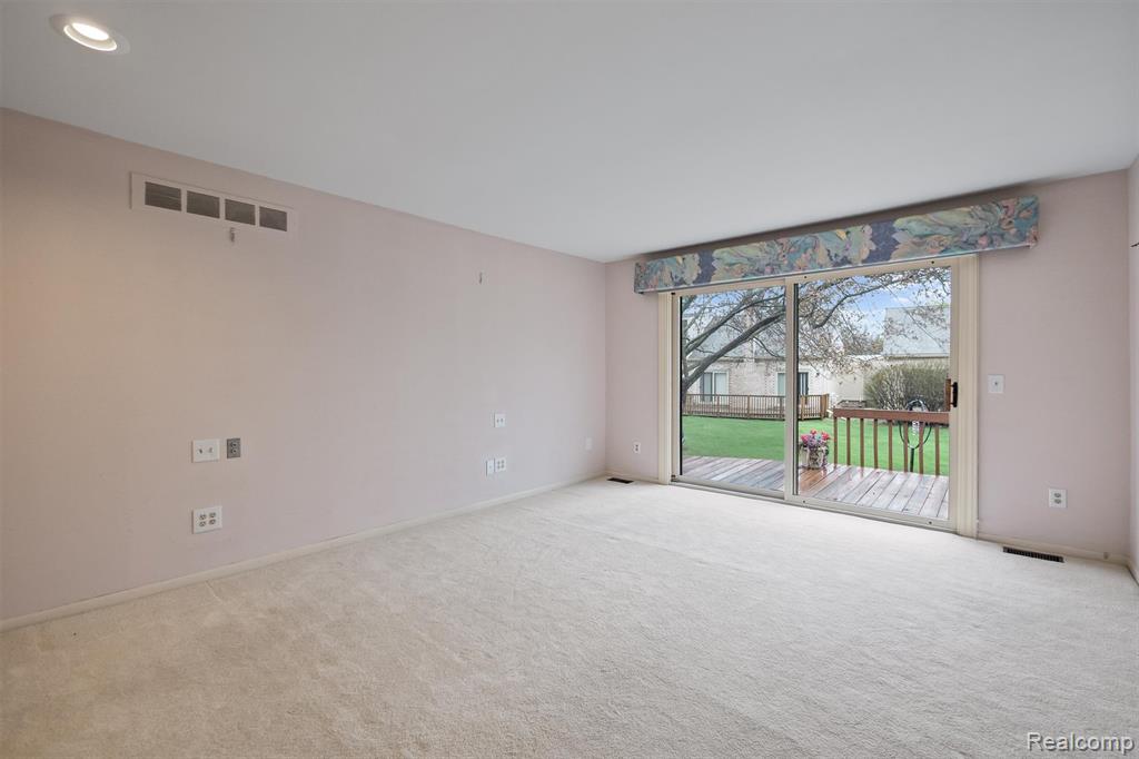 5129 Woodlands Lane, Bloomfield Hills, MI 48302 — Photo 17