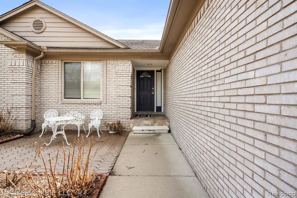 8948 RHODE Drive, Shelby Twp, MI 48317 — Photo 4