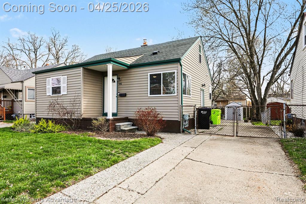 941 W Farnum Avenue, Madison Heights, MI 48071 — Photo 2