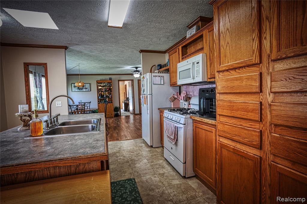 280 Pompano Court, Lapeer, MI 48446 — Photo 8
