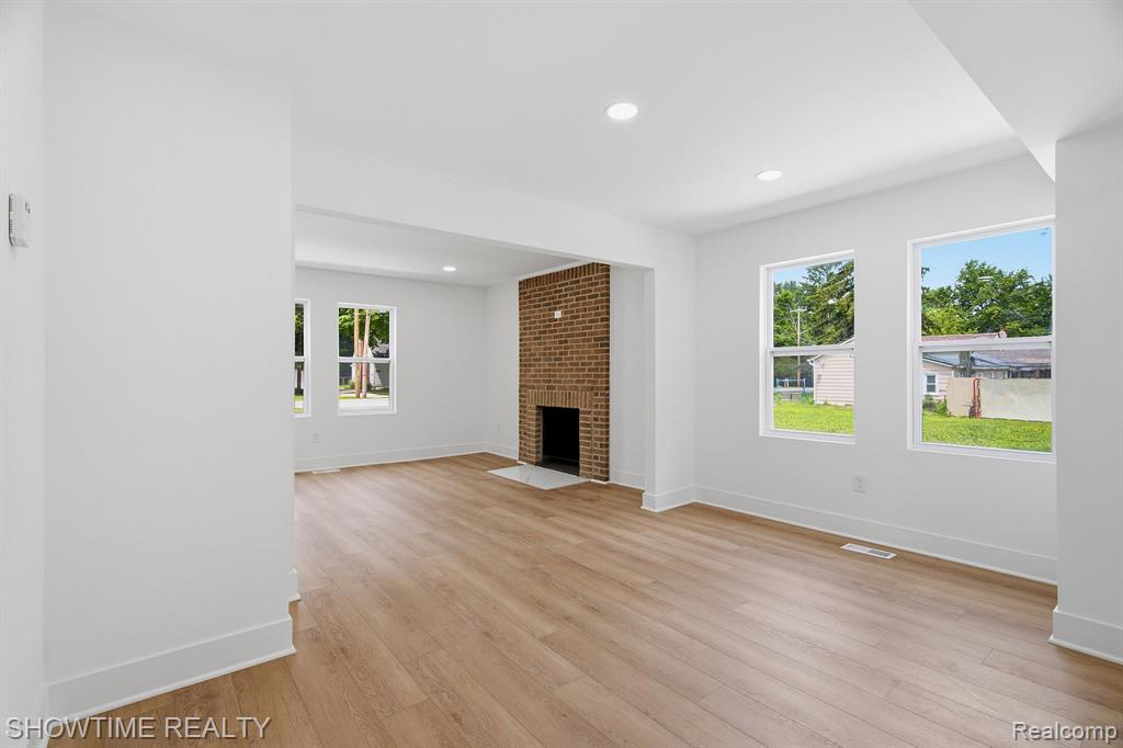 19320 Gaylord, Redford, MI 48240 — Photo 15