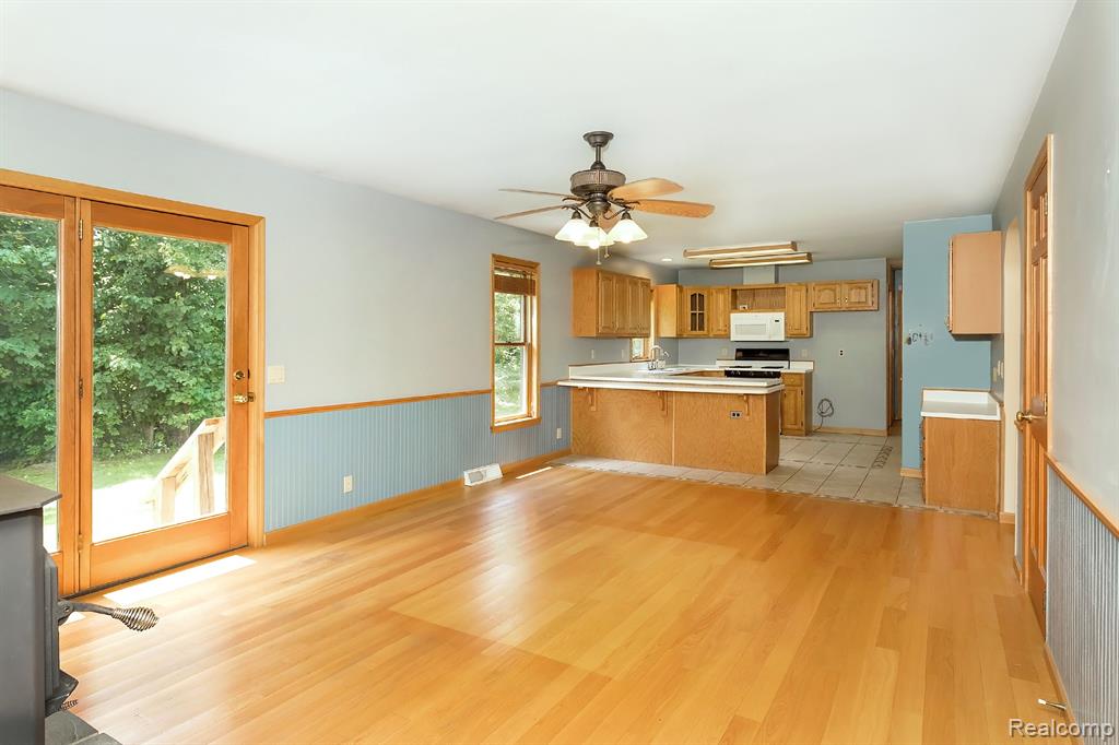 7653 CHASE LAKE Road, Fowlerville, MI 48836 — Photo 37