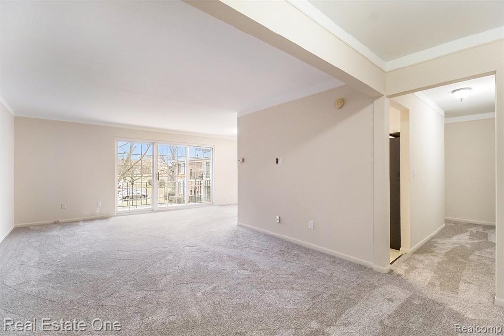 444 FOX HILLS Drive N, A-8, Bloomfield Hills, MI 48304 — Photo 4