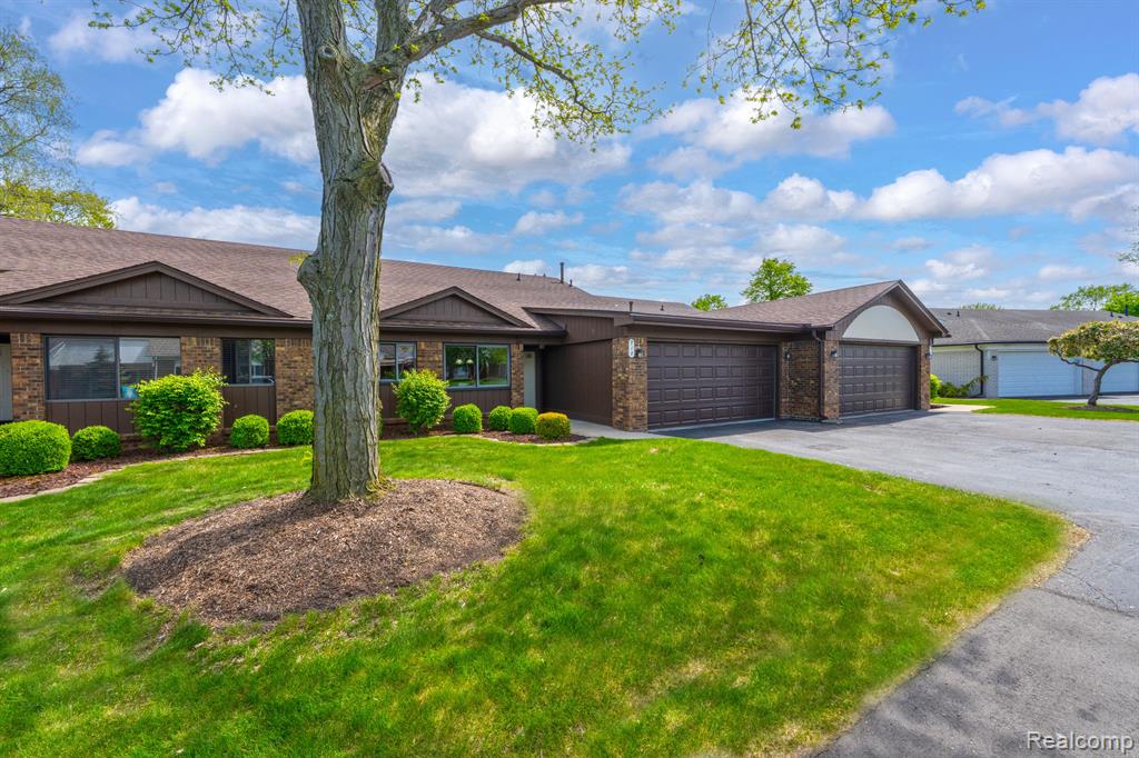 718 COUNTRY CLUB Drive, Saint Clair Shores, MI 48082 — Photo 3