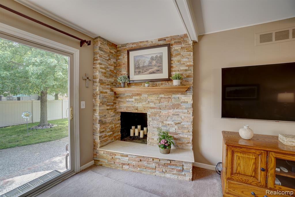 5760 LARKINS Drive, Troy, MI 48085 — Photo 16