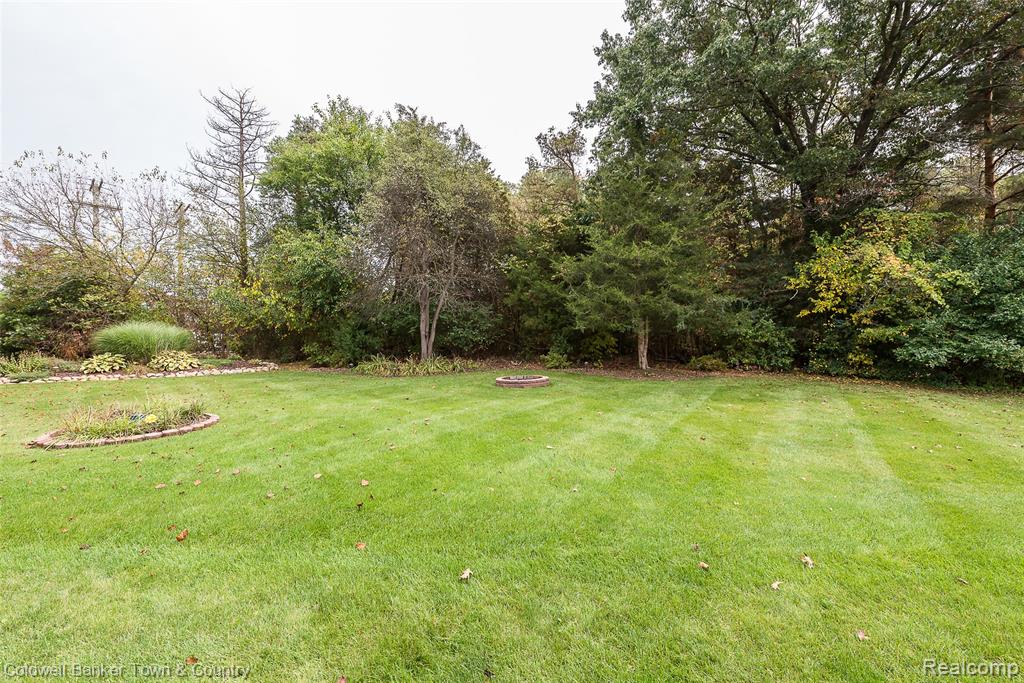 9344 Huron Park Drive, Brighton, MI 48116 — Photo 41