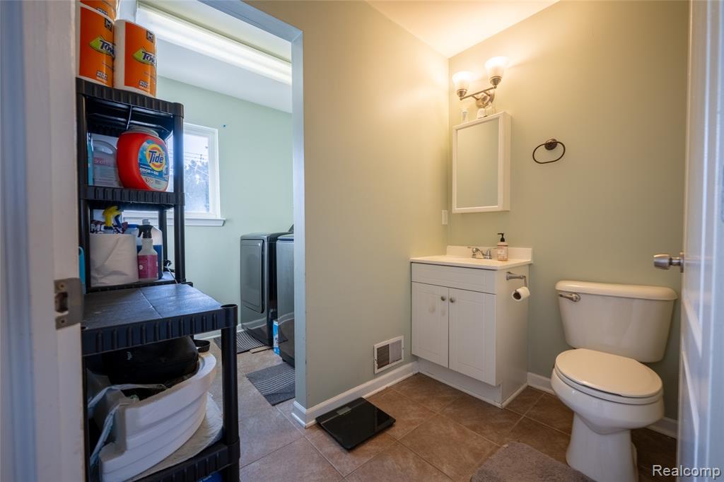 1750 E Woodruff Avenue, Hazel Park, MI 48030 — Photo 8
