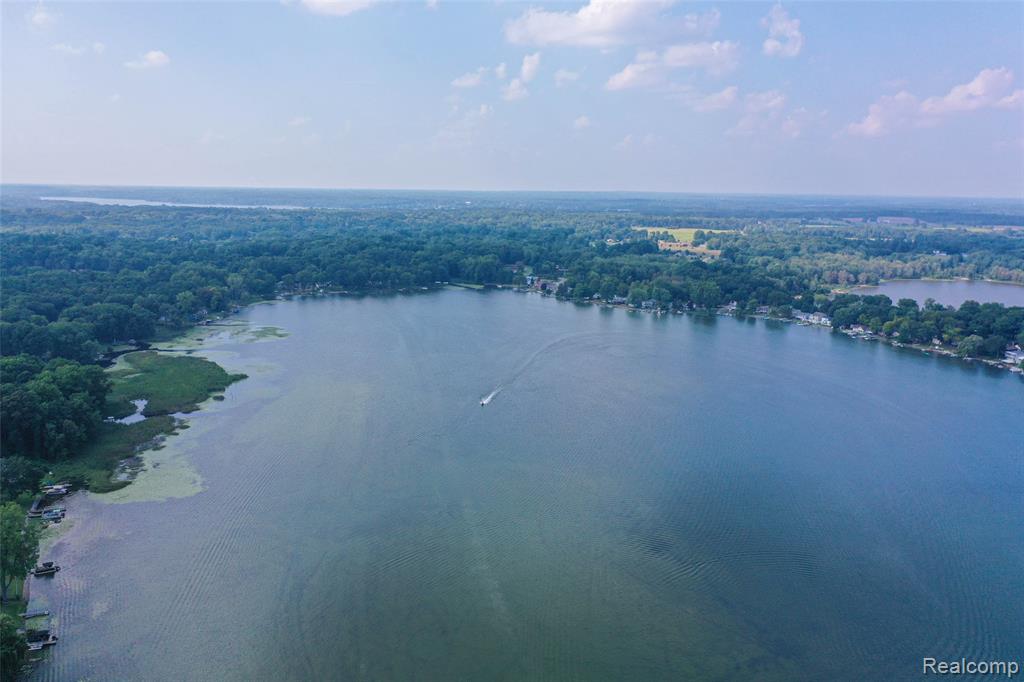 1938 Lakeview Drive, Lapeer, MI 48446 — Photo 47