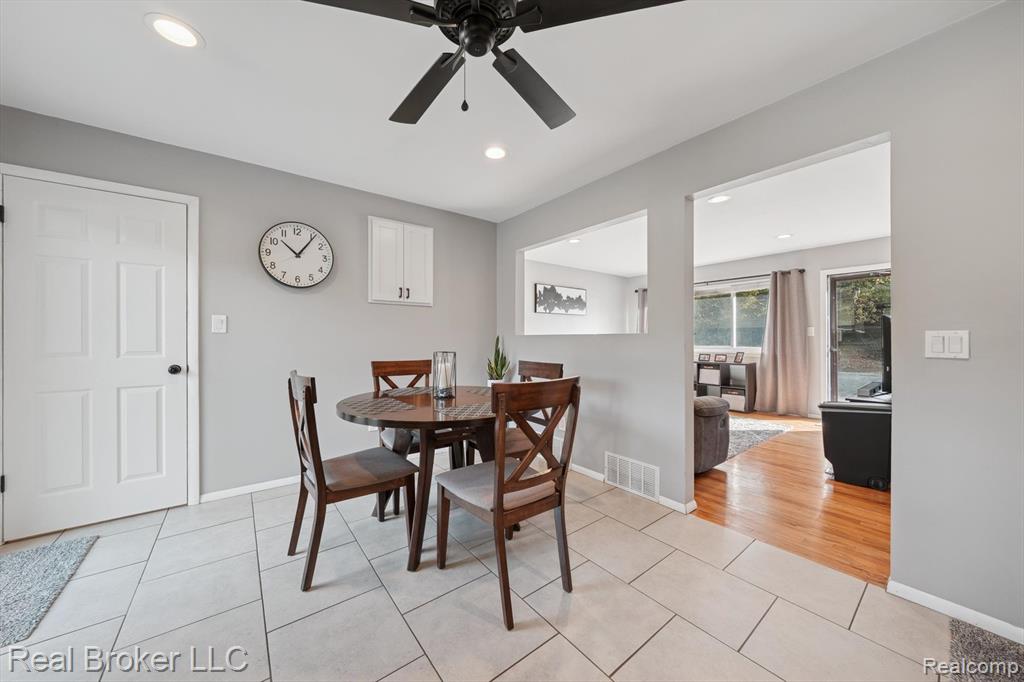 694 Ferndale Avenue, Lake Orion, MI 48362 — Photo 5