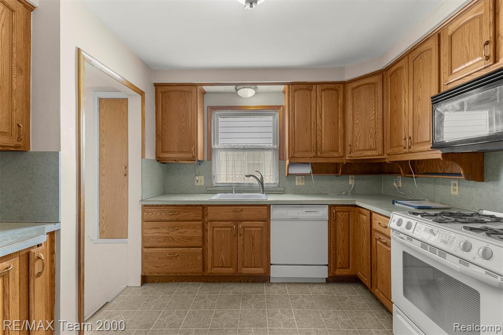 4028 18th Street, Wyandotte, MI 48192 — Photo 13