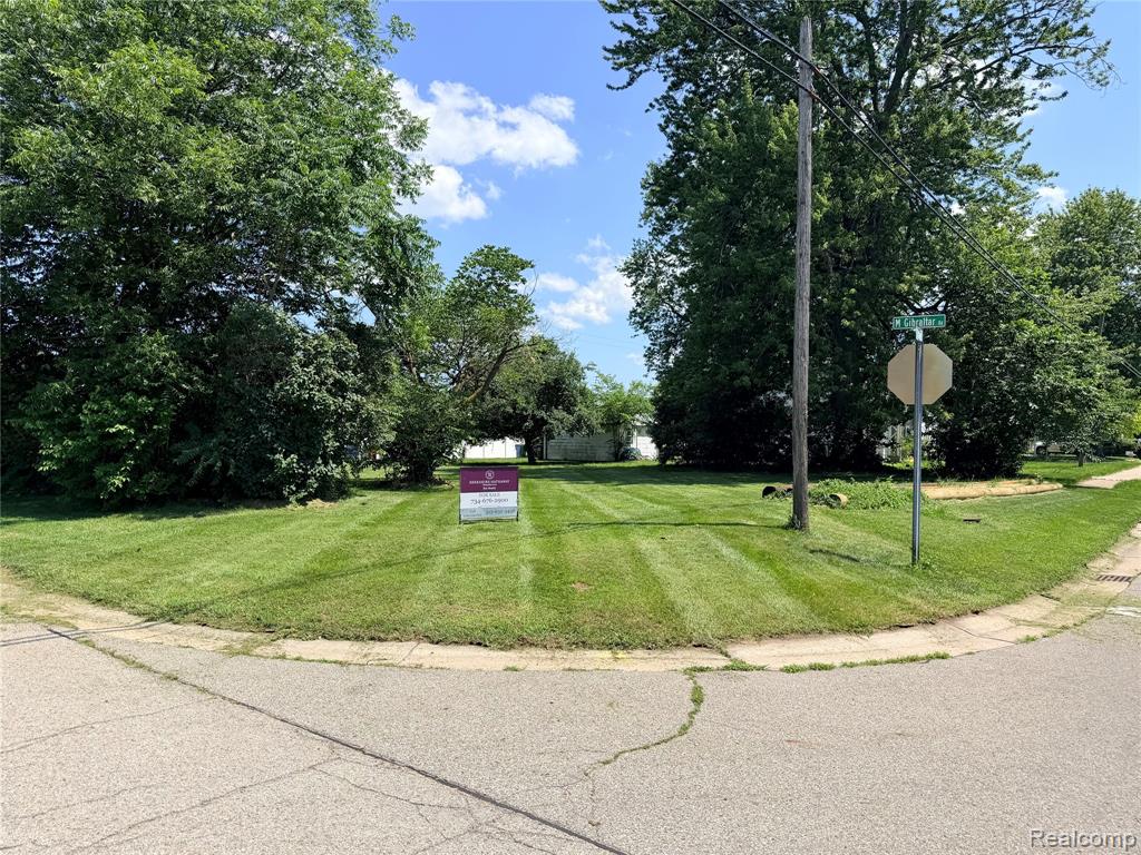 29223 Adams Drive, Gibraltar, MI