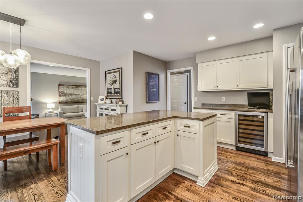 843 WESTHILLS Drive, South Lyon, MI 48178 — Photo 9