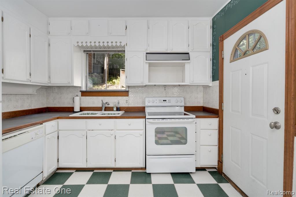 485 Bellevue Avenue, Lake Orion, MI 48362 — Photo 29