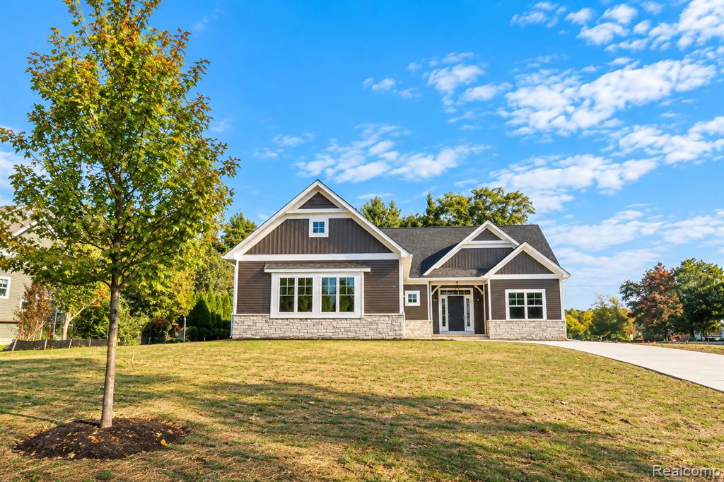 2735 Pine Shadow Court, Pinckney, MI 48169
