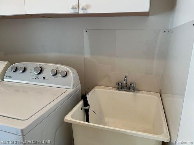 407 N OAK Drive, Walled Lake, MI 48390 — Photo 17