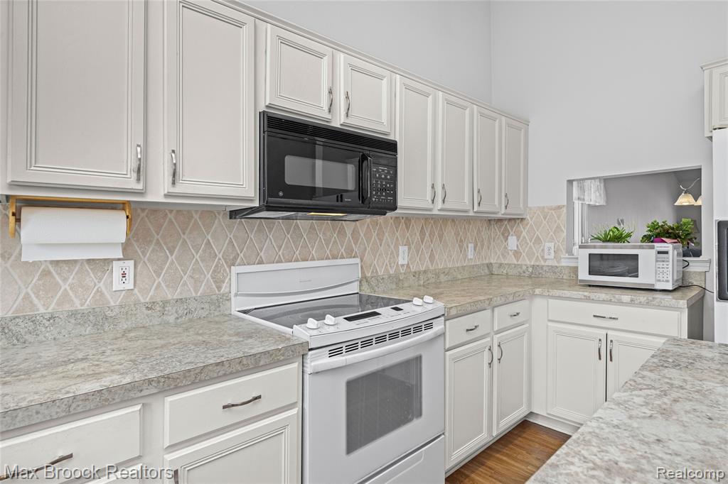 35263 Kings Forest Boulevard, Clinton Twp, MI 48035 — Photo 18