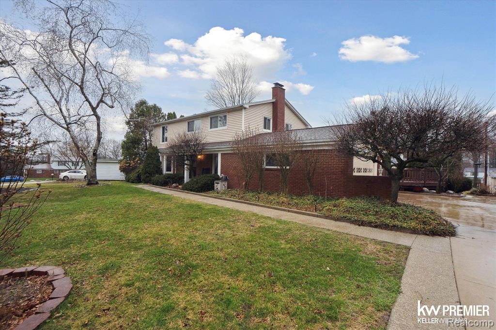5584 Pembury Lane, West Bloomfield, MI — Photo 2