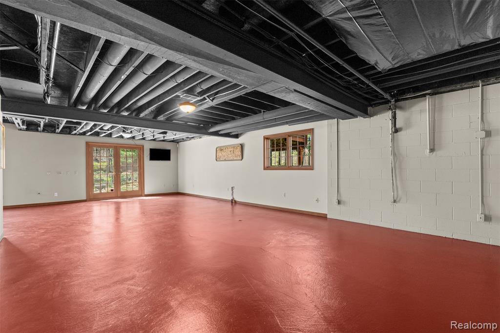 561 Valley Drive, Milford, MI 48381 — Photo 41