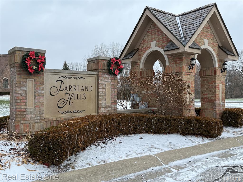 534 Parkland Hills Drive, Rochester, MI 48306 — Photo 2