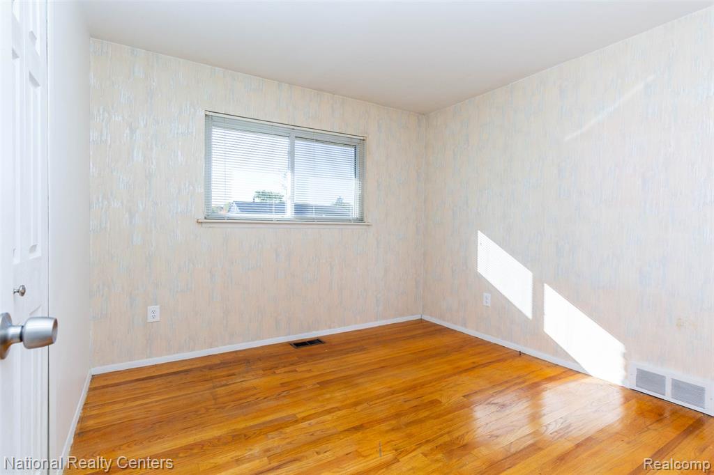 511 S Bryar Street, Westland, MI 48186 — Photo 25