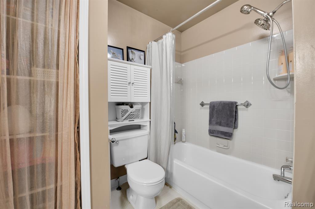 1529 DOVER Hill N, Walled Lake, MI 48390 — Photo 10