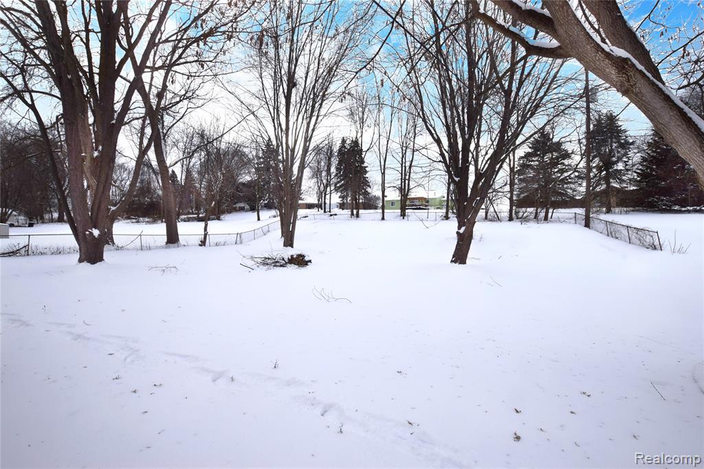 4075 Townview Drive, Flint, MI 48532 — Photo 16
