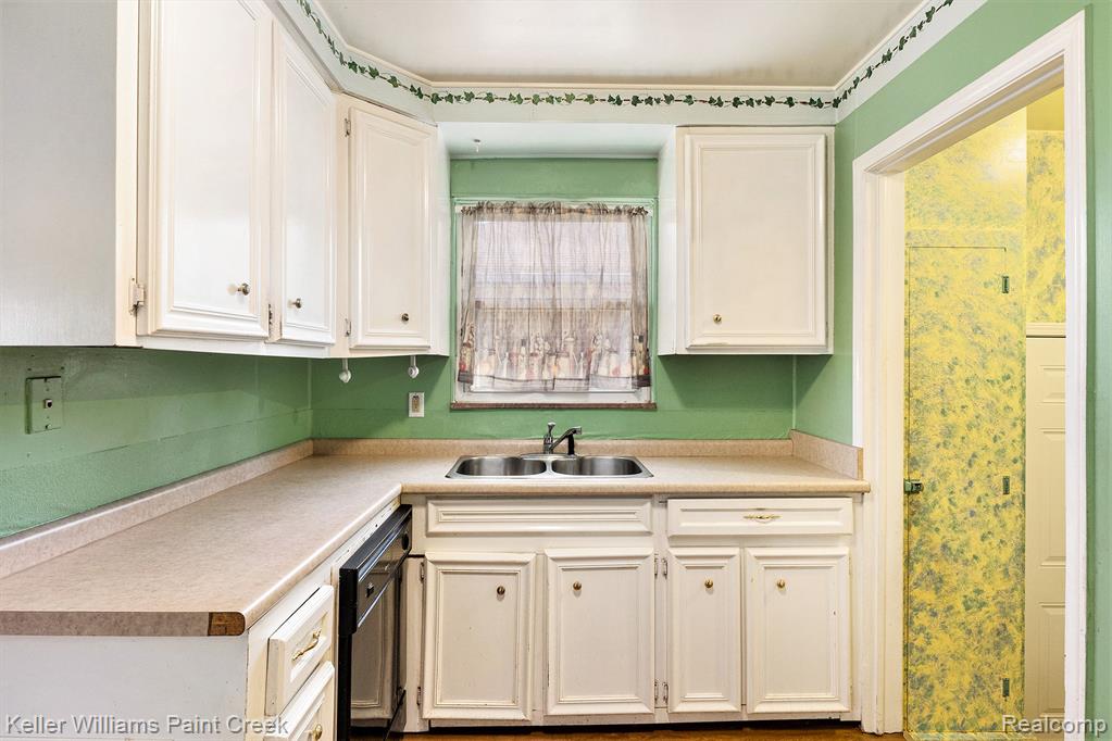7258 Helen, Center Line, MI 48015 — Photo 3