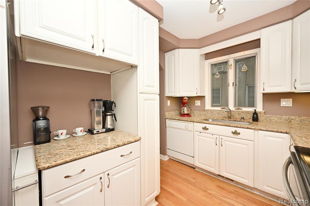 618 W Houstonia Avenue, Royal Oak, MI 48073 — Photo 8