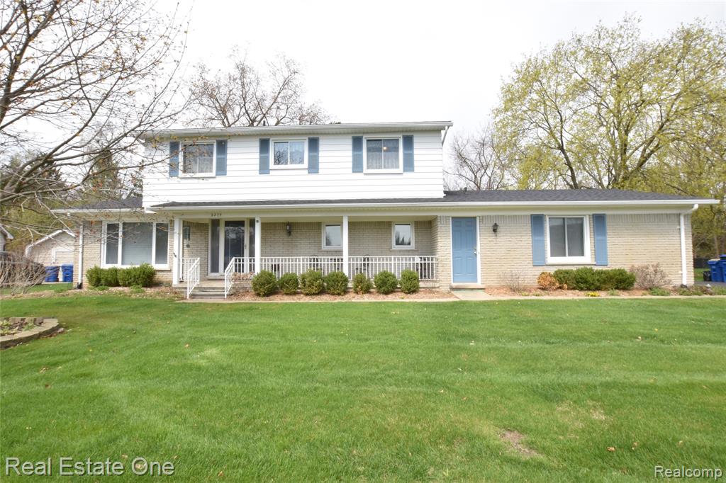 3275 Golfhill Drive, Waterford, MI 48329 — front exterior