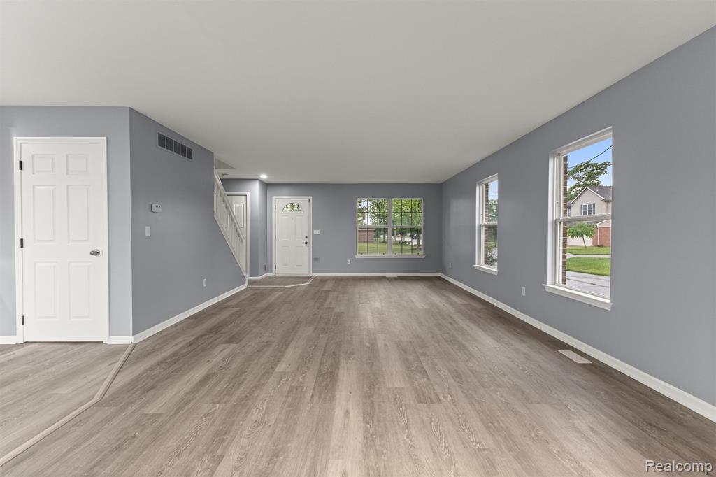 10913 Edlie Circle, Dearborn Heights, MI 48214 — Photo 7