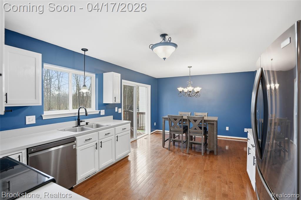 569 Cove View Drive, Waterford, MI 48327 — Photo 17