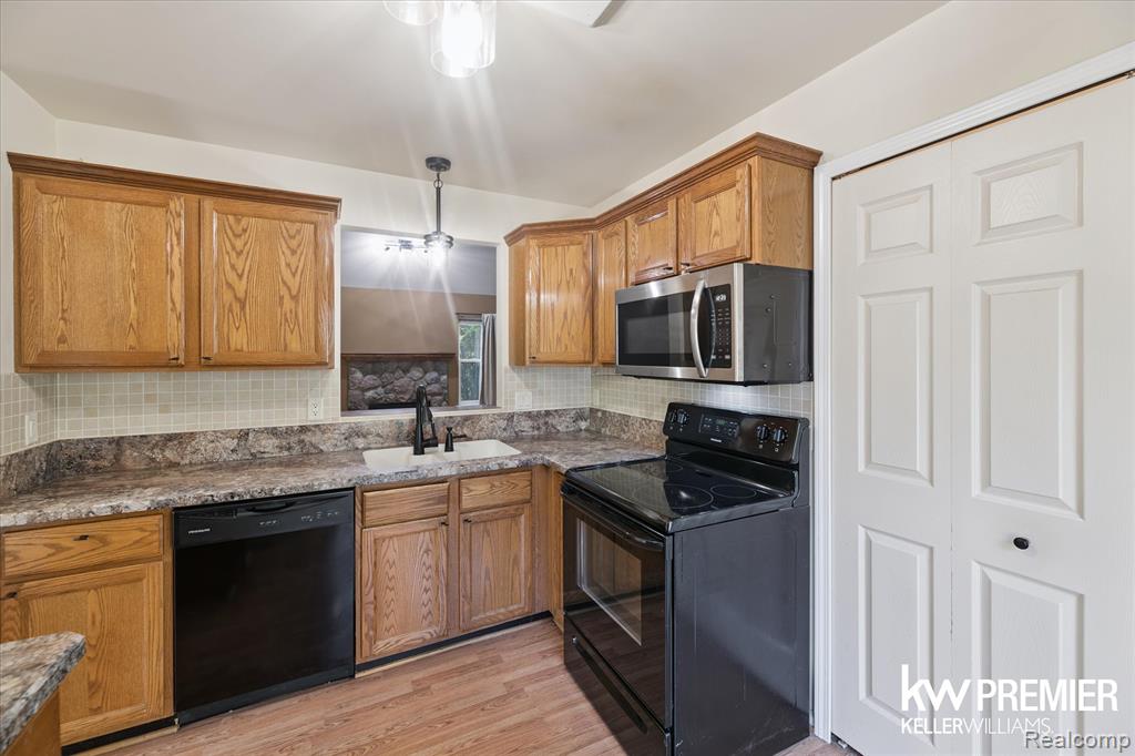 9301 Cardwell Street, Livonia, MI 48150 — Photo 11