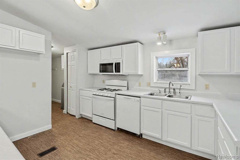 1295 W Cook Road, Grand Blanc, MI, 48439
