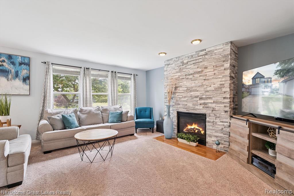4900 Meadow Crest Circle, Holly, MI 48442 — Photo 6