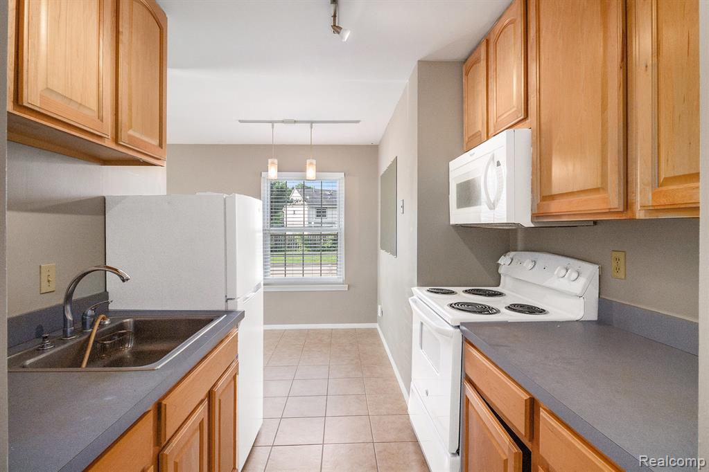 841 Bloomfield Village Boulevard, D, Auburn Hills, MI 48326 — Photo 9