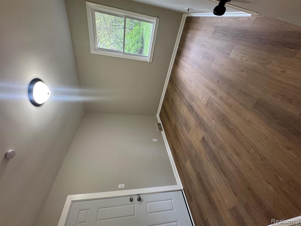 20910 Van Antwerp, Harper Woods, MI 48225 — Photo 14