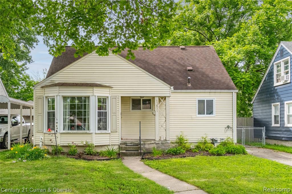 13631 Labelle Street, Oak Park, MI 48237