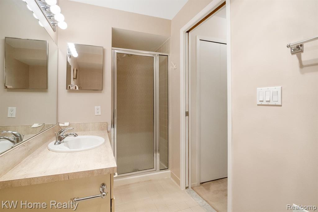 29691 Pine Ridge Circle, Farmington Hills, MI 48331 — Photo 26