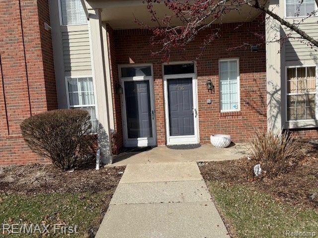 43195 WOODBRIDGE Drive, Clinton Twp, MI 48038 — Photo 2