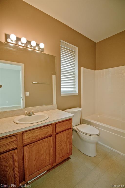 8543 Barrington Drive, Ypsilanti, MI 48198 — Photo 26