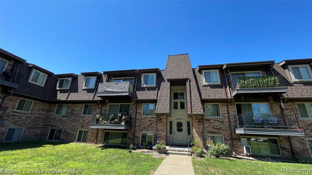 530 Riviera Drive, Saint Clair Shores, MI 48080 — front exterior