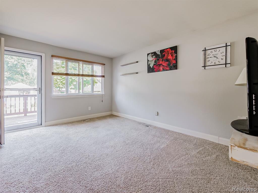 853 ADELAIDE Drive, Wolverine Lake, MI 48390 — Photo 5