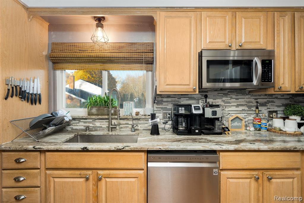 392 Cambridge Drive, Mount Clemens, MI 48043 — Photo 21