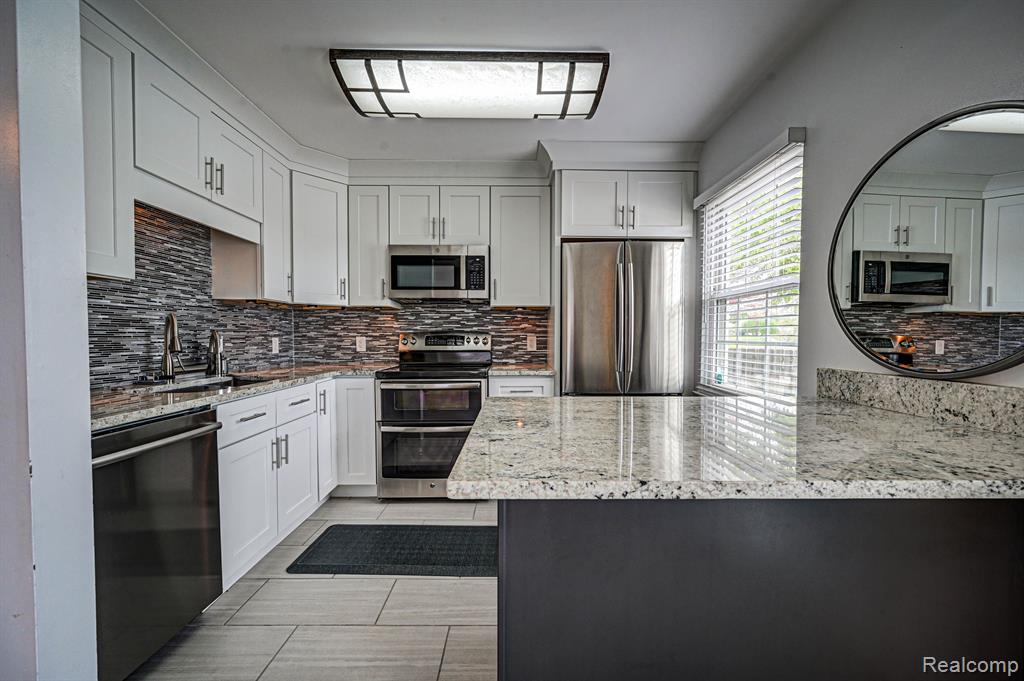 19824 IRONGATE, Northville, MI 48167 — Photo 17