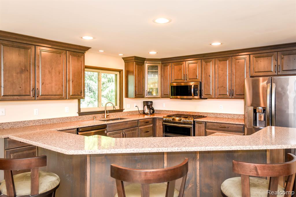 9245 PINE KNOB Road, Clarkston, MI 48348 — Photo 11
